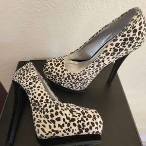 Black and white dalmation size 7